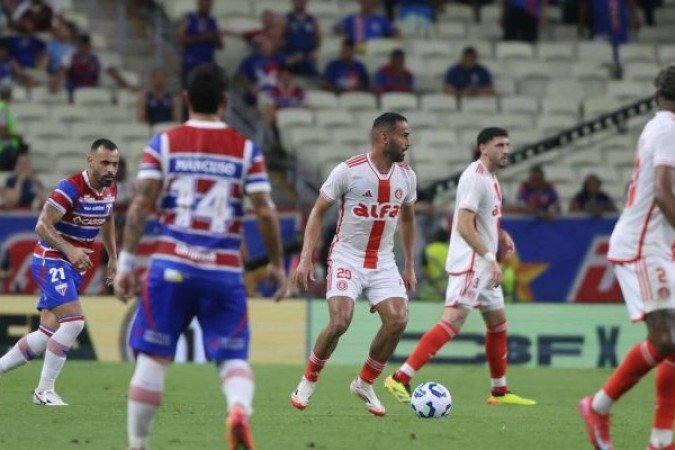 THIAGO MAIA - Muito discreto no jogo. Poderia ter contribuído mais com a retenção da posse. Cansado, deu lugar a Luis Otávio. NOTA 6,0. Foto: Ricardo Duarte / Internacional