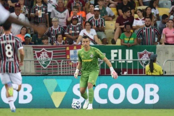 FÁBIO - Com um jogo fraco do ataque santistas, quase não participou da partida. Nota: 6 - Foto: Marcelo Gonçalves/FFC