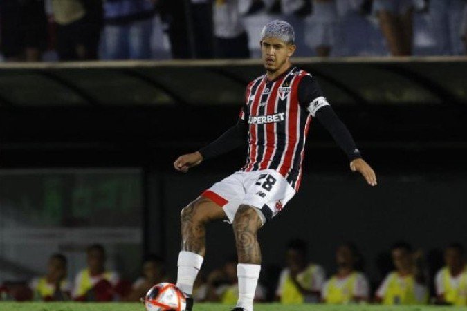 ALAN FRANCO - Além de ter uma partida mais sossegada na defesa, apareceu no campo de ataque, sendo uma opção para a armação, em busca de romper a defesa cruzeirense. Nota: 6 - Foto: Rubens Chiri/São Paulo
