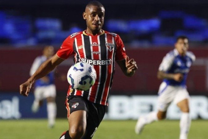 ANDRÃ? SILVA - Tendo uma grande oportunidade, em meio a seca de Calleri, o atacante nÃ£o foi bem, tendo uma atuaÃ§Ã£o muito discreta ao longo de todo o jogo. Nota: 5 - Foto: DivulgaÃ§Ã£o/SÃ£o Paulo