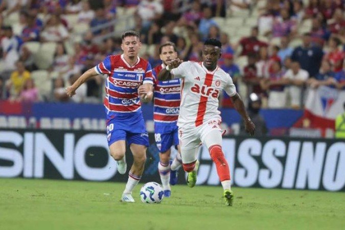 CARBONERO - Sentiu dores na coxa esquerda ainda no primeiro tempo, aos 42'. Lesão foi logo depois de sua própria finalização para fora. NOTA 6,0. Foto: Ricardo Duarte / Internacional