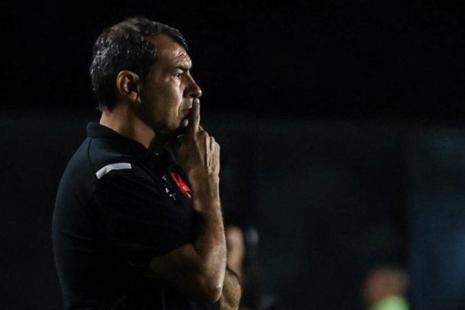 Carille busca fazer as pazes com a torcida do Vasco - (crédito: Foto: Dikran Sahagian/Vasco) Carille busca fazer as pazes com a torcida do Vasco - (crédito: Foto: Dikran Sahagian/Vasco)
