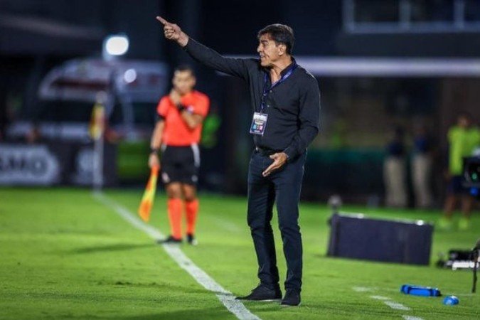 Gustavo Quinteros durante derrota do Grêmio para o Flamengo na Arena - (crédito: Foto: LUCAS UEBEL/GREMIO FBPA) Gustavo Quinteros durante derrota do Grêmio para o Flamengo na Arena - (crédito: Foto: LUCAS UEBEL/GREMIO FBPA)