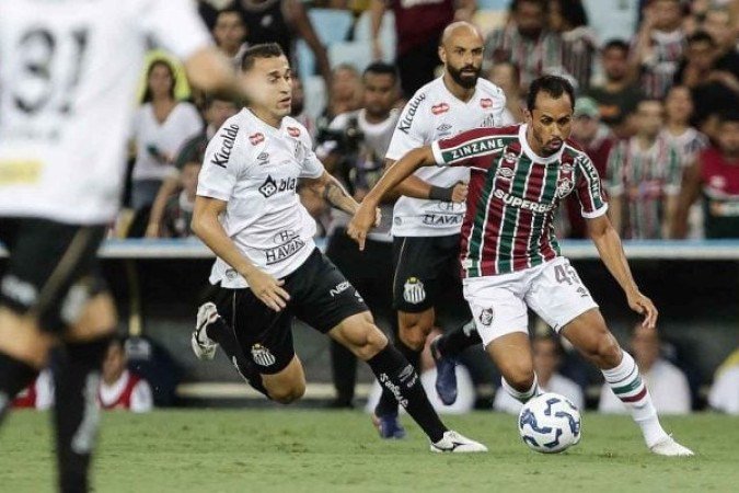 LIMA - Titular mais uma vez no meio campo, teve uma partida um pouco mais discreta, com pouca atuação na armação e poucas chegadas no ataque. Nota: 6 - Foto: Lucas Merçon/FFC