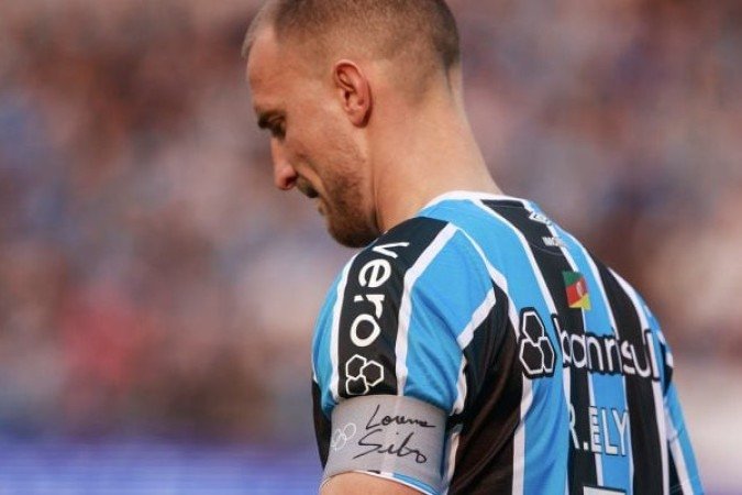 RODRIGO ELY - Não comprometia sua atuação, até que precisou sair lesionado, aos 24'. Fazia bons cortes. NOTA 6,0. Foto: LUIS ERBES/GREMIO FBPA