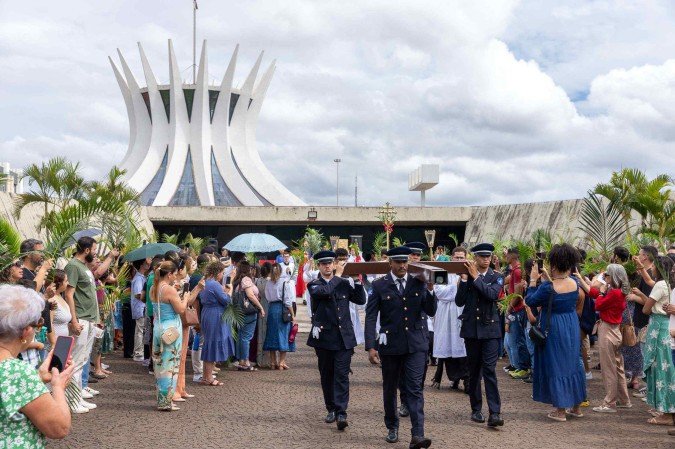 A procissão partiu da Cúria Metropolitana. A data marca o dia em que Jesus chegou a Jerusalém, onde foi crucificado