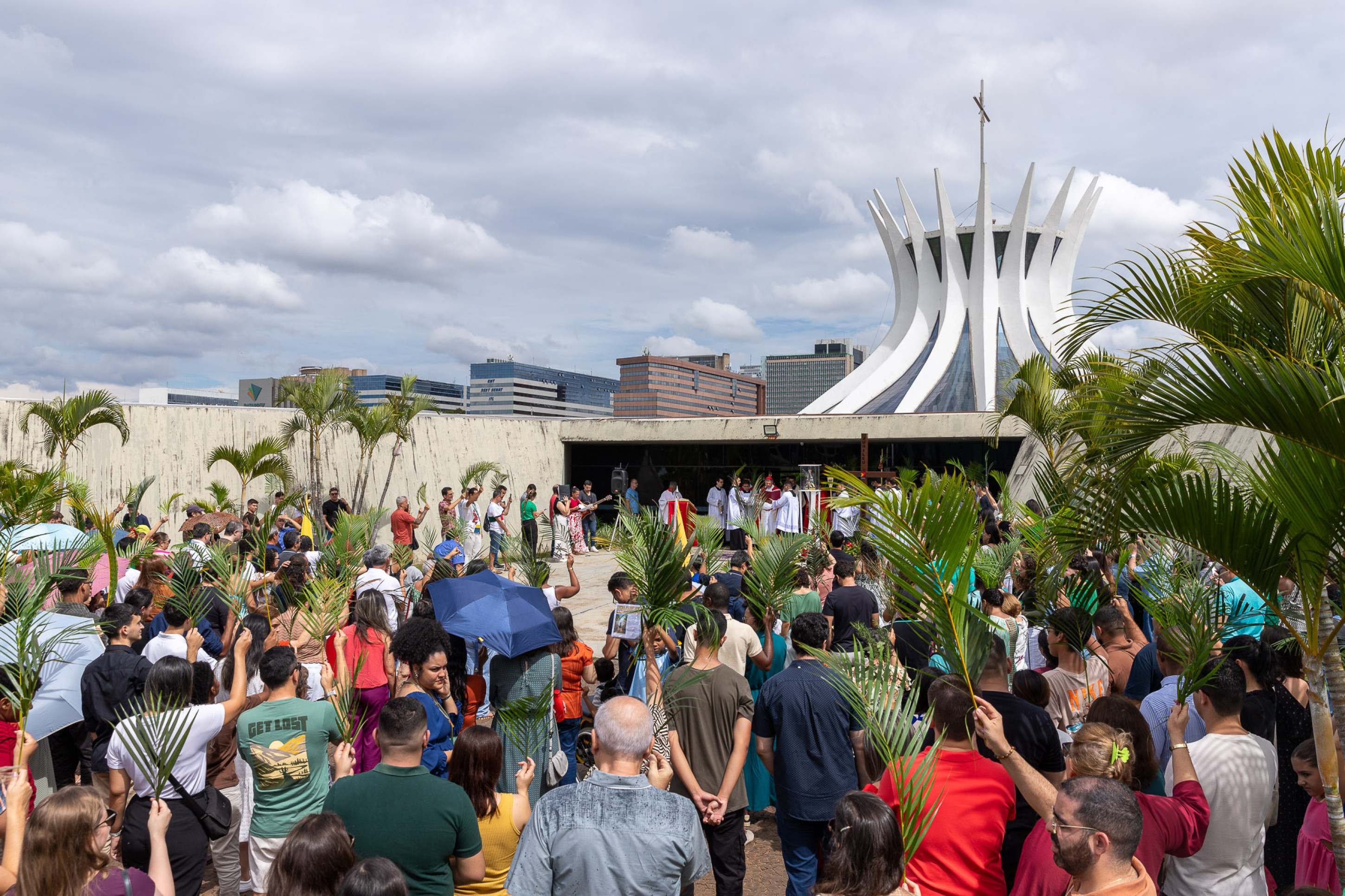 Procissão começou às 10h e partiu em direção à Catedral de Brasília 