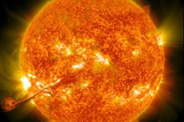 A estrela em questão é ligeiramente mais vermelha e menos luminosa que o Sol e mede cerca de 70% da massa dele. Acredita-se, por sua vez, que o planeta fosse um gigante gasoso com altas temperaturas - (crédito: Nasa/Divulgação) A estrela em questão é ligeiramente mais vermelha e menos luminosa que o Sol e mede cerca de 70% da massa dele. Acredita-se, por sua vez, que o planeta fosse um gigante gasoso com altas temperaturas - (crédito: Nasa/Divulgação)