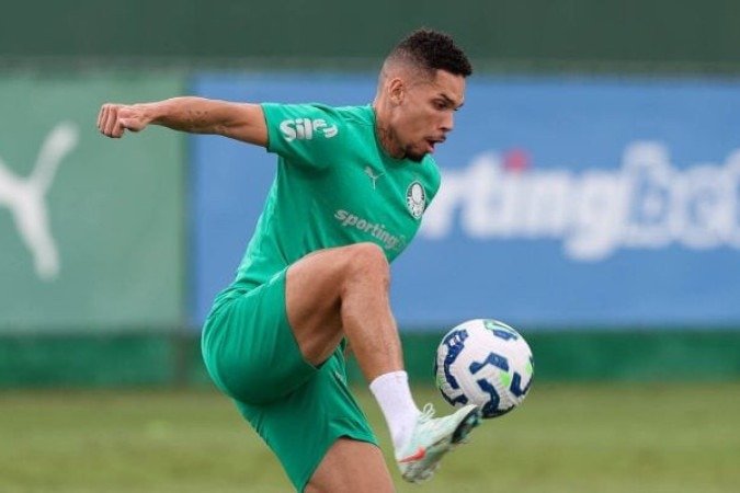 Paulinho durante treino na Academia de Futebol -  (crédito: Foto: Cesar Greco/Palmeiras)