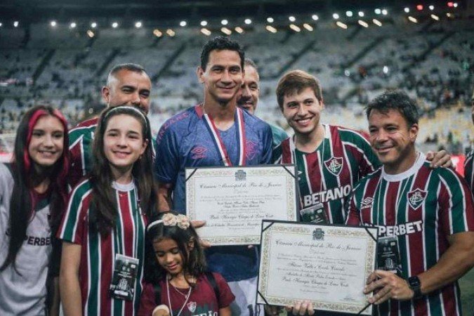 Paulo Henrique Ganso com a Medalha Pedro Ernesto antes da vitória do Fluminense - (crédito: - Foto: Lucas Merçon/Fluminense) Paulo Henrique Ganso com a Medalha Pedro Ernesto antes da vitória do Fluminense - (crédito: - Foto: Lucas Merçon/Fluminense)