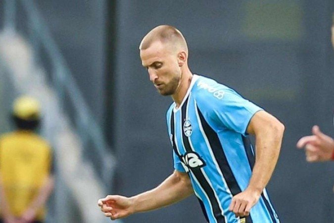 Rodrigo Ely foi substituído no confronto contra o Flamengo, ainda no primeiro tempo - (crédito: FOTO: LUCAS UEBEL/GREMIO FBPA) Rodrigo Ely foi substituído no confronto contra o Flamengo, ainda no primeiro tempo - (crédito: FOTO: LUCAS UEBEL/GREMIO FBPA)