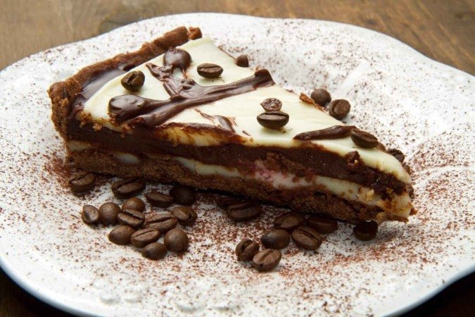 Torta de chocolate com café (Imagem: Luca Santilli | Shutterstock) - (crédito: EdiCase) Torta de chocolate com café (Imagem: Luca Santilli | Shutterstock) - (crédito: EdiCase)