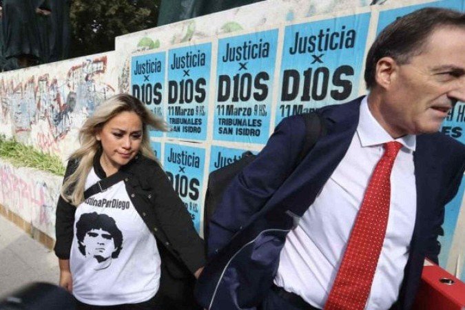 Mensagem exposta por ex-mulher sugere relação íntima de Maradona com médica acusada de homicídio - (crédito: Foto: Julian Finney/Getty Images) Mensagem exposta por ex-mulher sugere relação íntima de Maradona com médica acusada de homicídio - (crédito: Foto: Julian Finney/Getty Images)