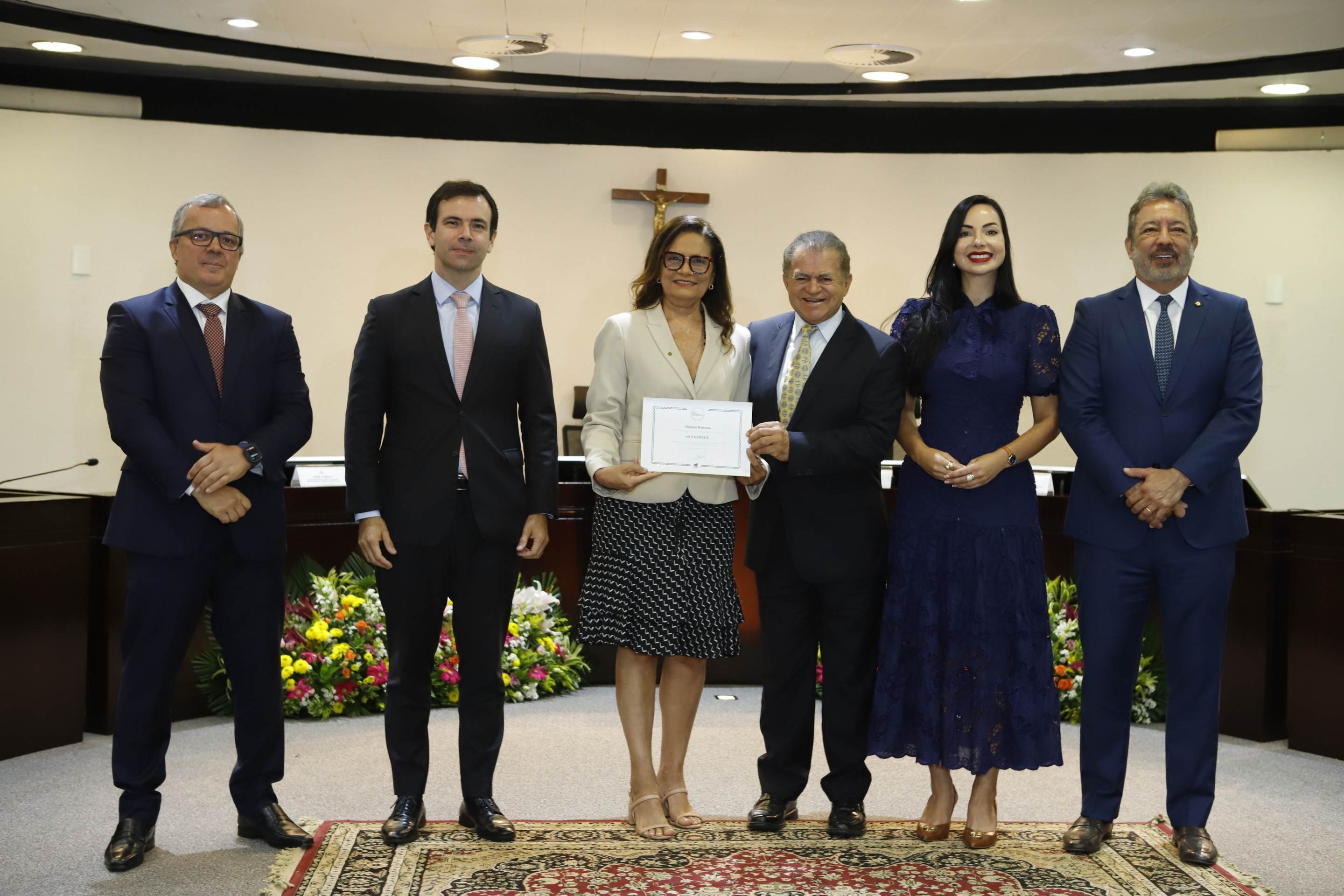 TCDF realiza homenagem ao Dia do Jornalista - Ana Dubeux recebe menção honrosa