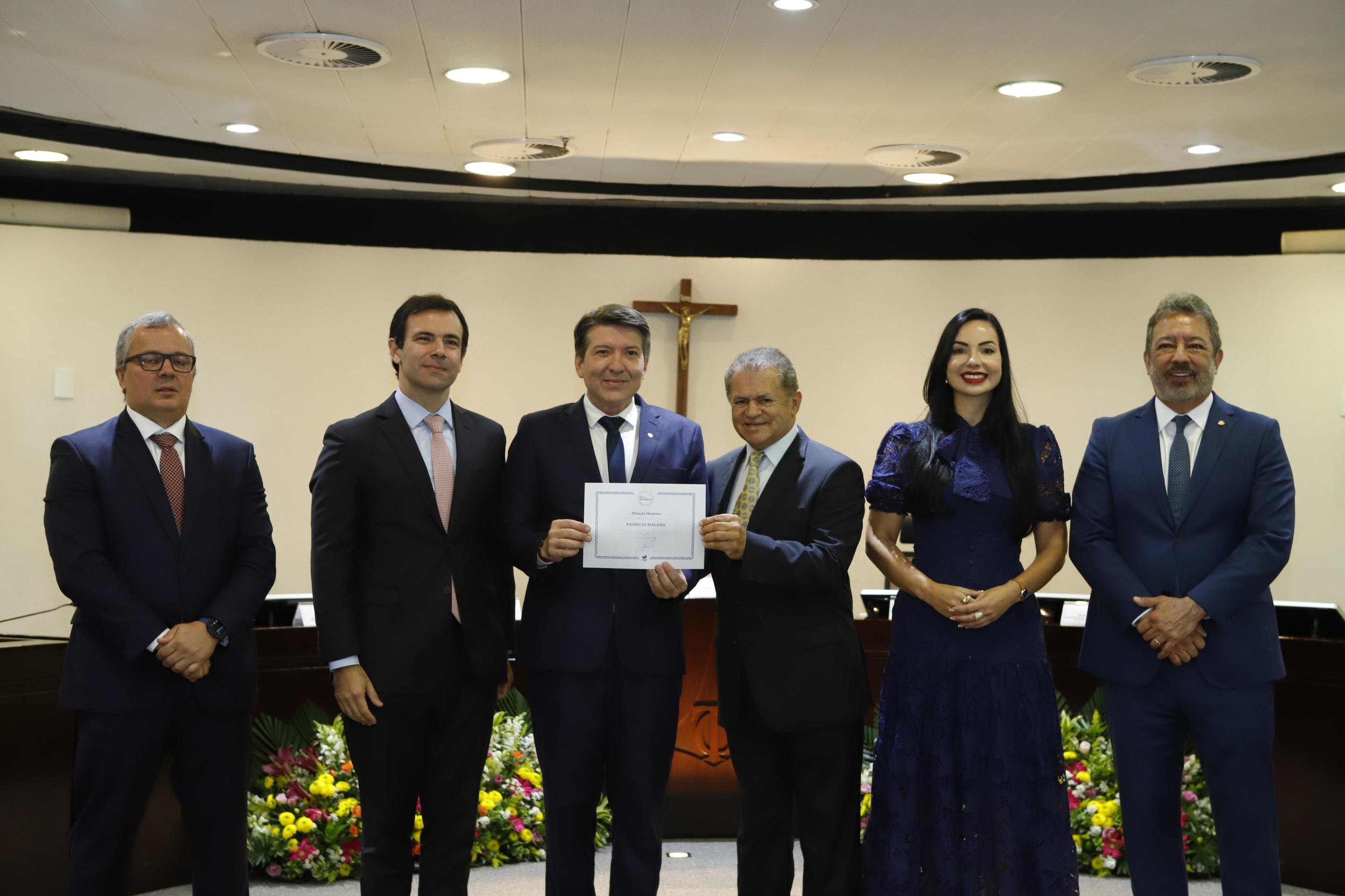 TCDF realiza homenagem ao Dia do Jornalista - Patrício Macedo recebe menção honrosa