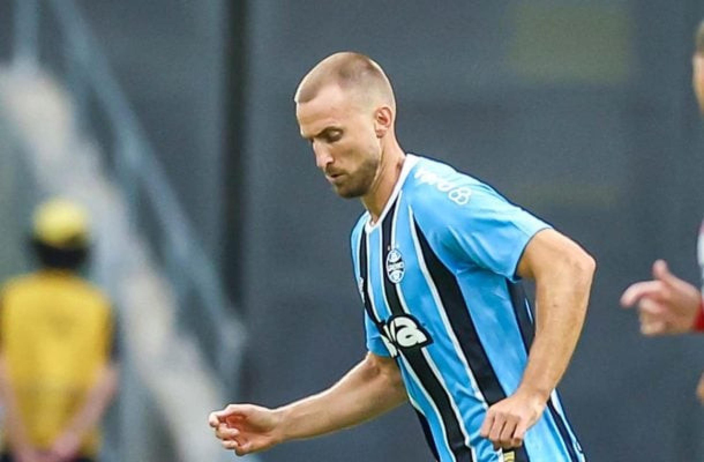 Grêmio perde Rodrigo Ely por lesão grave no joelho Grêmio perde Rodrigo Ely por lesão grave no joelho