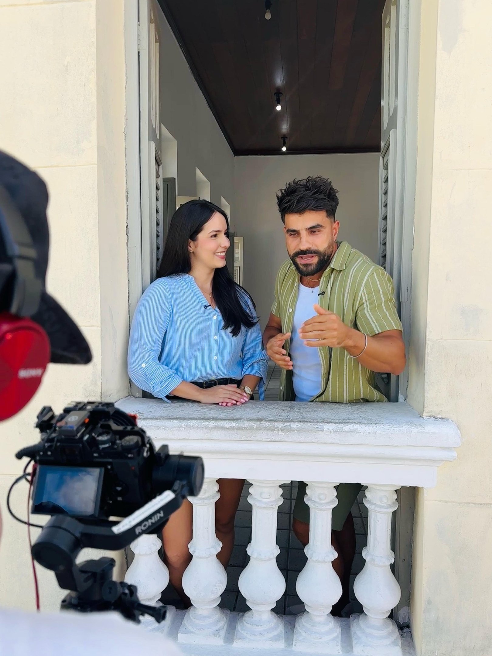 O apresentador, ator e produtor de conteúdo, Flávio Fusco, estreará o programa Rolezando, que mostrará de uma maneira irreverente o RJ, para a apresentadora Beatriz Freire, que por sua vez, apresentará João Pessoa, na Paraíba, para ele. 