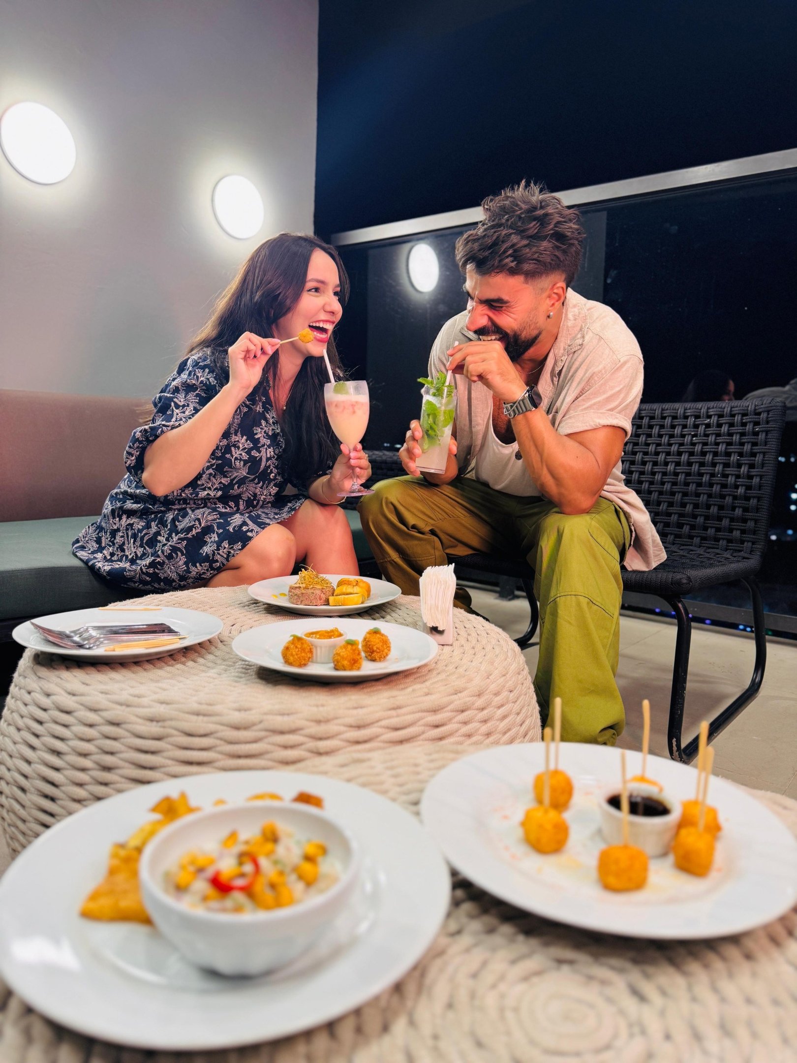 O apresentador, ator e produtor de conteúdo, Flávio Fusco, estreará o programa Rolezando, que mostrará de uma maneira irreverente o RJ, para a apresentadora Beatriz Freire, que por sua vez, apresentará João Pessoa, na Paraíba, para ele. 