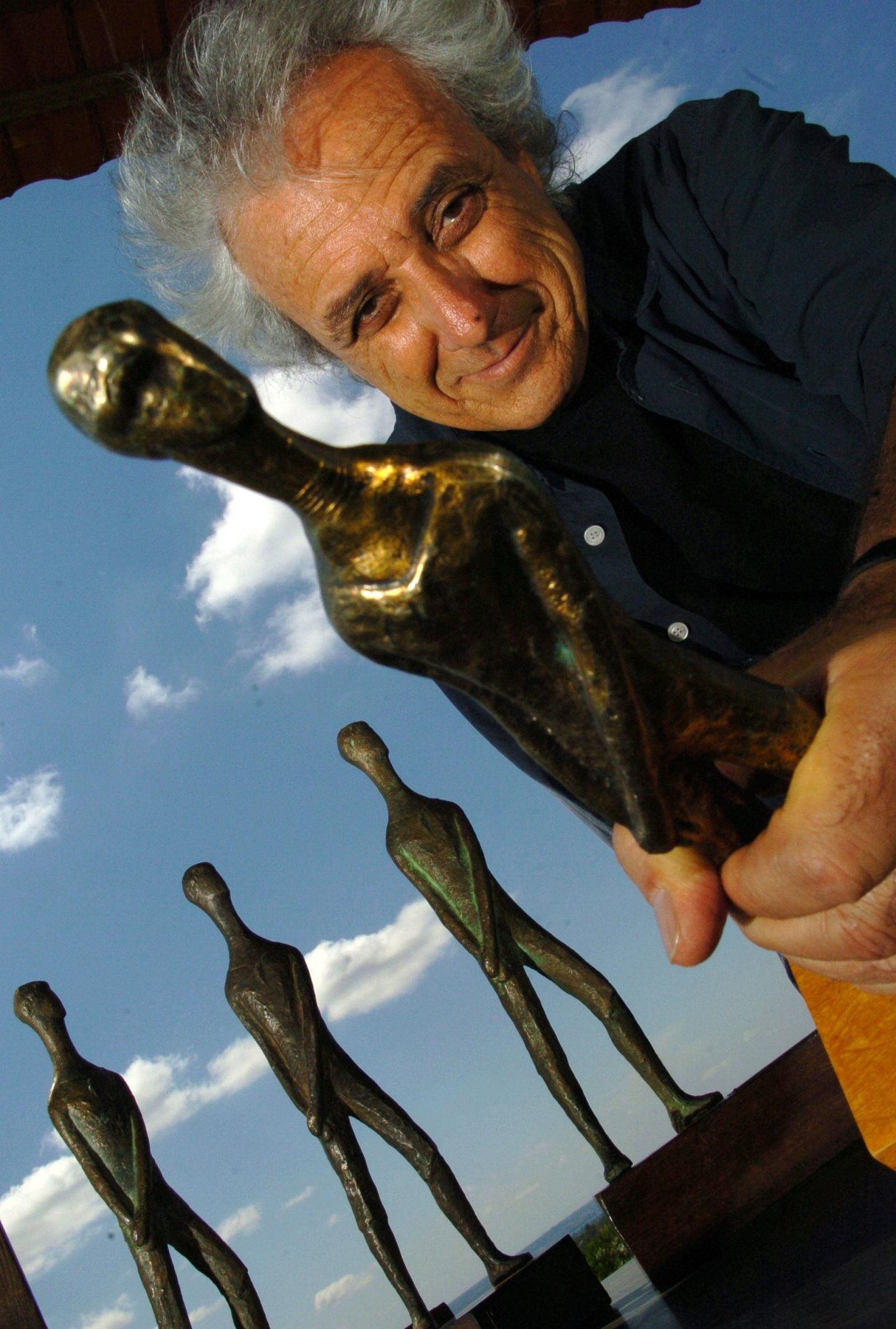  14/11/2007. Credito: Iano Andrade/CB. Brasil. Brasilia - DF. Pauta: 40o. Festival de Brasilia do Cinema Brasileiro 2007.  Cineasta baiano Andre Luiz Oliveira com estatuetas.        Caption 
