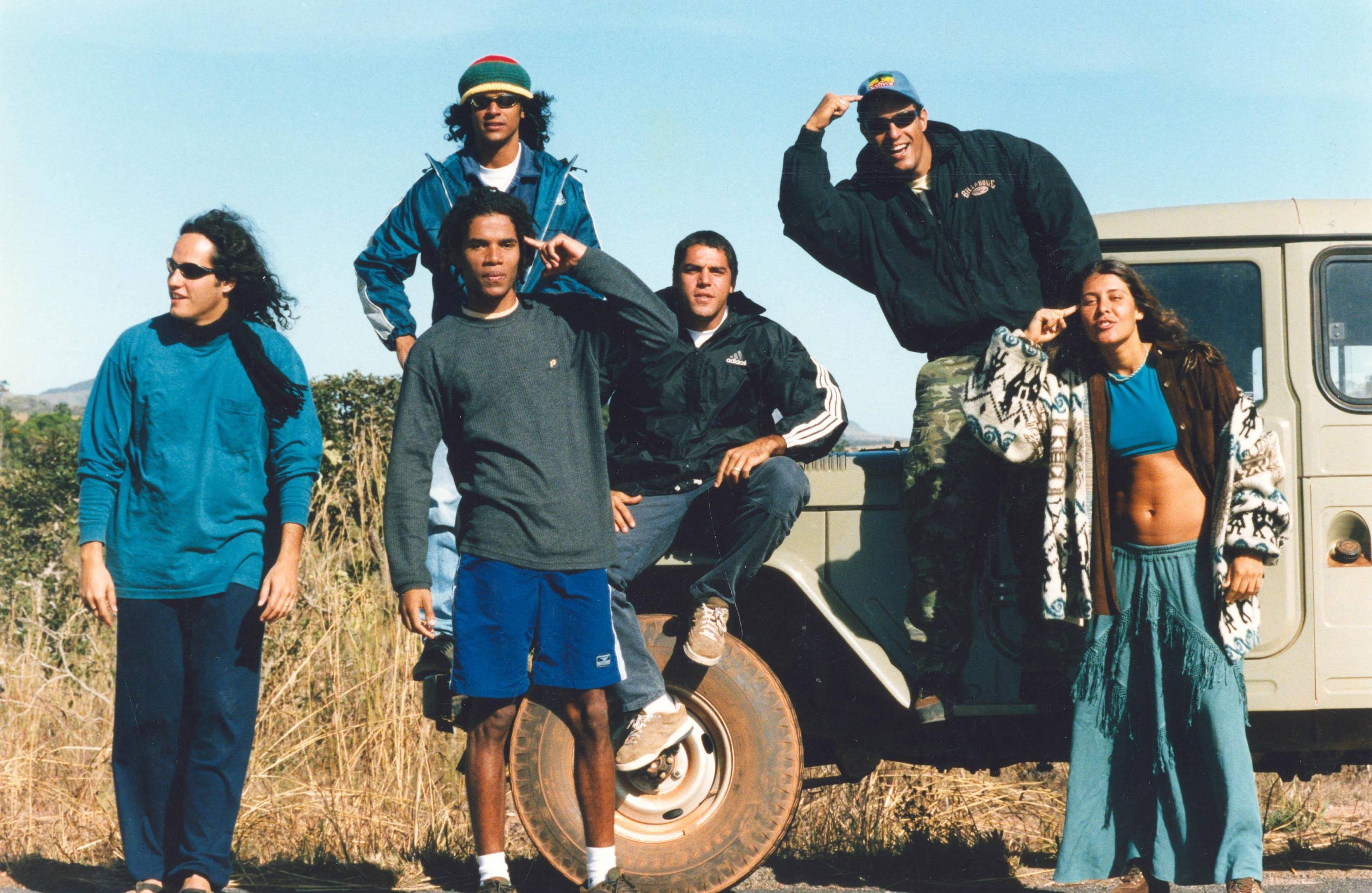  16/09/1998. Crédito: Jorge Cardoso/CB/D.A Press. Brasil - GO. Integrantes da banda de reggae Nativus no dia da gravação de seu vídeo clip, na Chapada dos Veadeiros.       Caption 