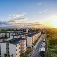 As mudanças ampliam o alcance para imóveis de até R$ 600 mil e famílias com renda mensal de até R$ 13 mil. -  (crédito: Ricardo Stuckert/PR)