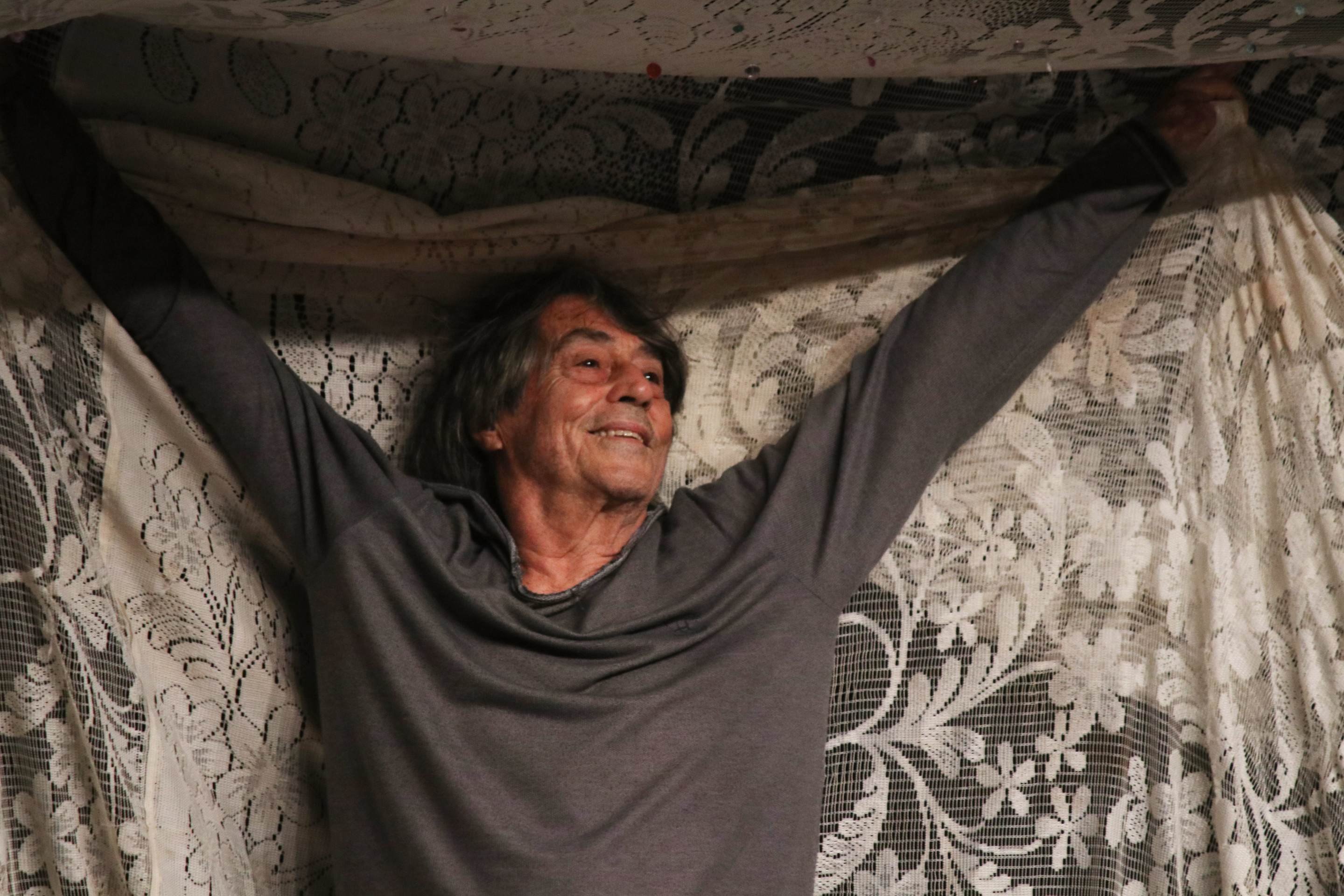  27/04/2018. Cr..dito: Arthur Menescal/Esp.CB/D.A. Press. Brasil. Bras..lia - DF. Cultura. Espet..culo Operata da Agrupa....o Teatral Amacaca (ATA), no Teatro SESC Newton Rossi em Ceil..ndia. Na foto, Hugo Rodas. ..     