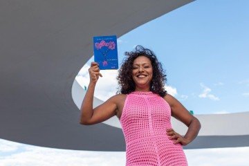 Escritora e jornalista Waleska Barbosa lança o livro 'Ipês não são domesticáveis' - (crédito: Gilberto Soares/Divulgação) Escritora e jornalista Waleska Barbosa lança o livro 'Ipês não são domesticáveis' - (crédito: Gilberto Soares/Divulgação)