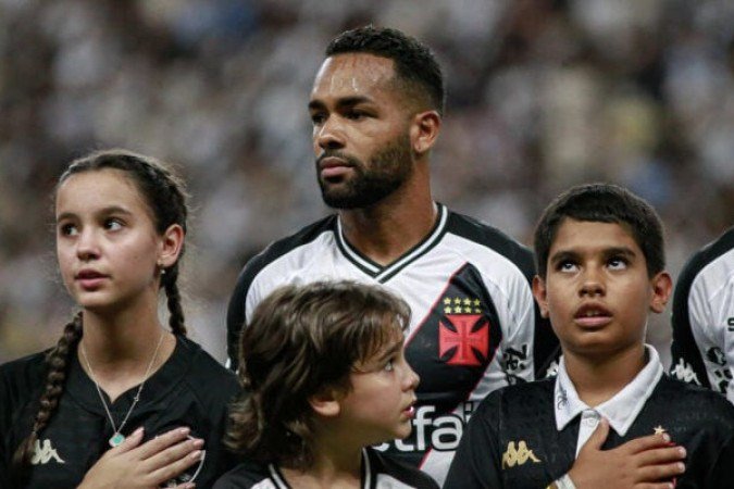 ALEX TEIXEIRA - Deu mais movimentação ao meio-campo, mas faltou criatividade no último passe. NOTA: 5,5 - Foto: Matheus Lima/Vasco