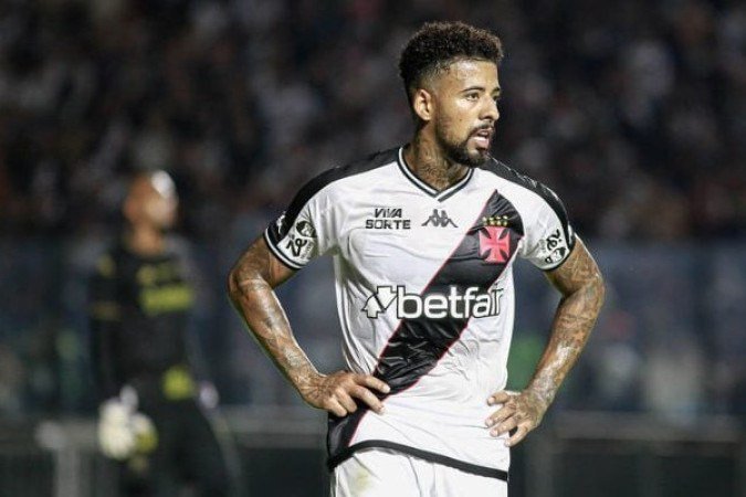 PAULINHO - Não foi bem. Teve dificuldades nas ações ofensivas e na recomposição. Sentiu dores após prender a perna no gramado e foi substituído no intervalo. NOTA: 4,0 - Foto: Matheus Lima/Vasco