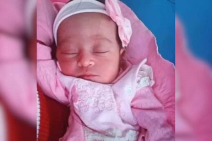 Corpo da bebê foi encontrado enrolado em uma sacola de plástico dentro de um armário - (crédito: Reprodução/Redes sociais) Corpo da bebê foi encontrado enrolado em uma sacola de plástico dentro de um armário - (crédito: Reprodução/Redes sociais)