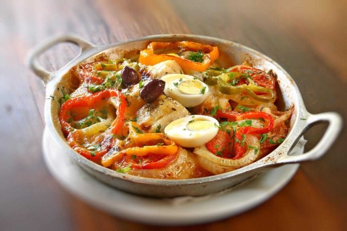Bacalhoada com pimentão (Imagem: lhmfoto | Shutterstock) - (crédito: EdiCase) Bacalhoada com pimentão (Imagem: lhmfoto | Shutterstock) - (crédito: EdiCase)
