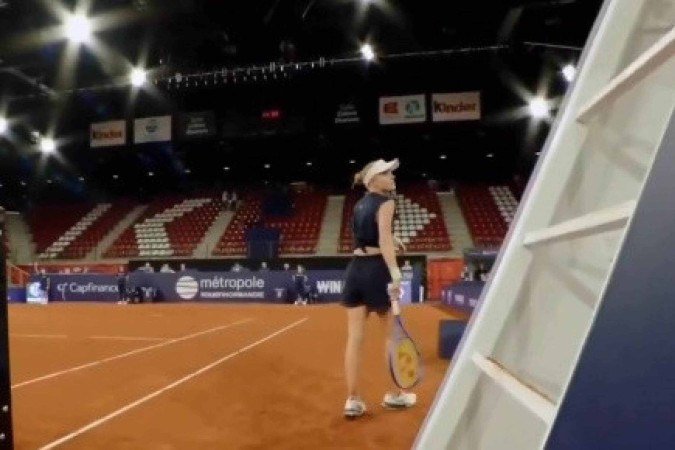Momento em que Harriet Dart pede para oponente use desodorante - (crédito: Reprodução/Twitter/X/@ivabianconero) Momento em que Harriet Dart pede para oponente use desodorante - (crédito: Reprodução/Twitter/X/@ivabianconero)