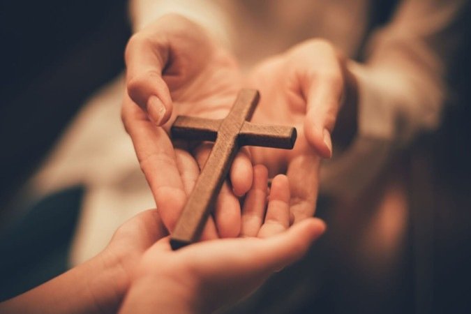 Orações marcam a reflexão sobre a paixão, a morte e a ressurreição de Cristo (Imagem: PUWADON SANG | Shutterstock) - (crédito: EdiCase) Orações marcam a reflexão sobre a paixão, a morte e a ressurreição de Cristo (Imagem: PUWADON SANG | Shutterstock) - (crédito: EdiCase)