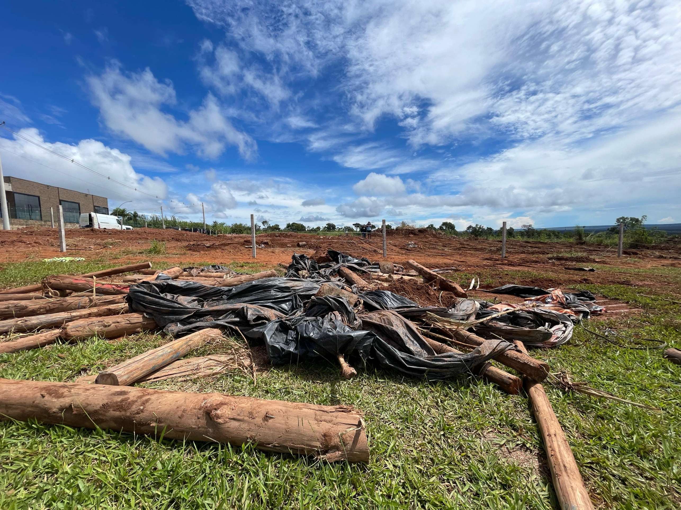 SLU faz limpeza em área do Noroeste após ação de desocupação