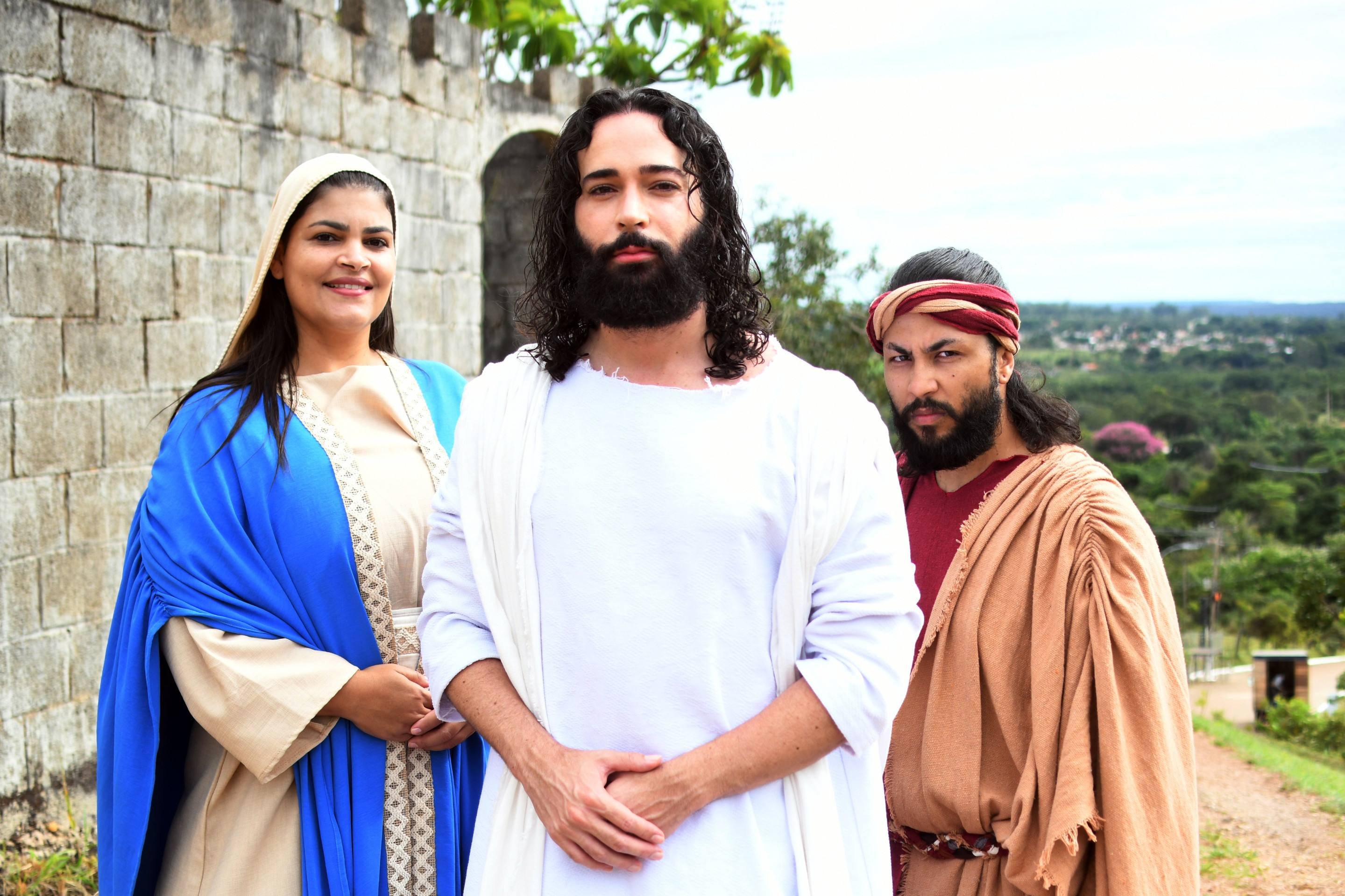  16/04/2025. Ed Alves CB/DA Press. Cidades. Via Sacra de Planaltina. Jesus (Rafael) - Maria (Guliana) - Judas (Junior). 
