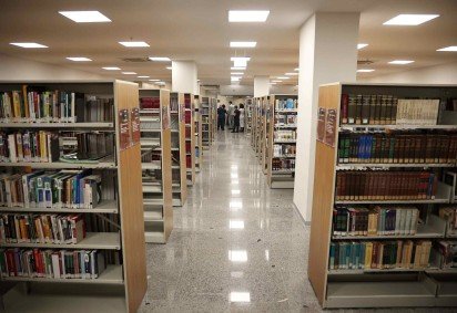 Acervo tem 47.262 livros físicos e quase 18 mil obras digitais -  (crédito: @fabioportofotografia/Divulgação/TJDFT)