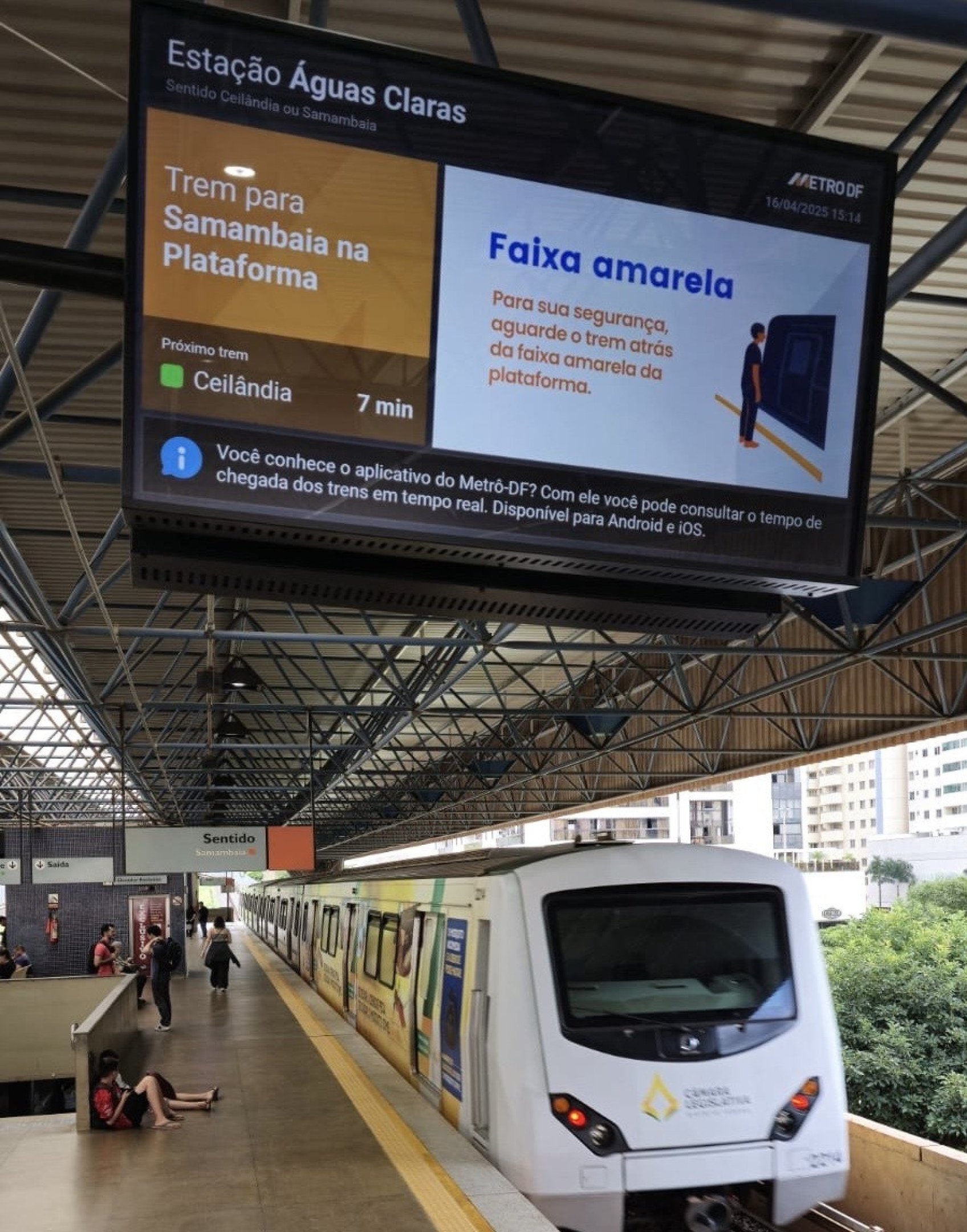 Em funcionamento: novos paineis são instalados nas estações do Metrô-DF Em funcionamento: novos paineis são instalados nas estações do Metrô-DF
