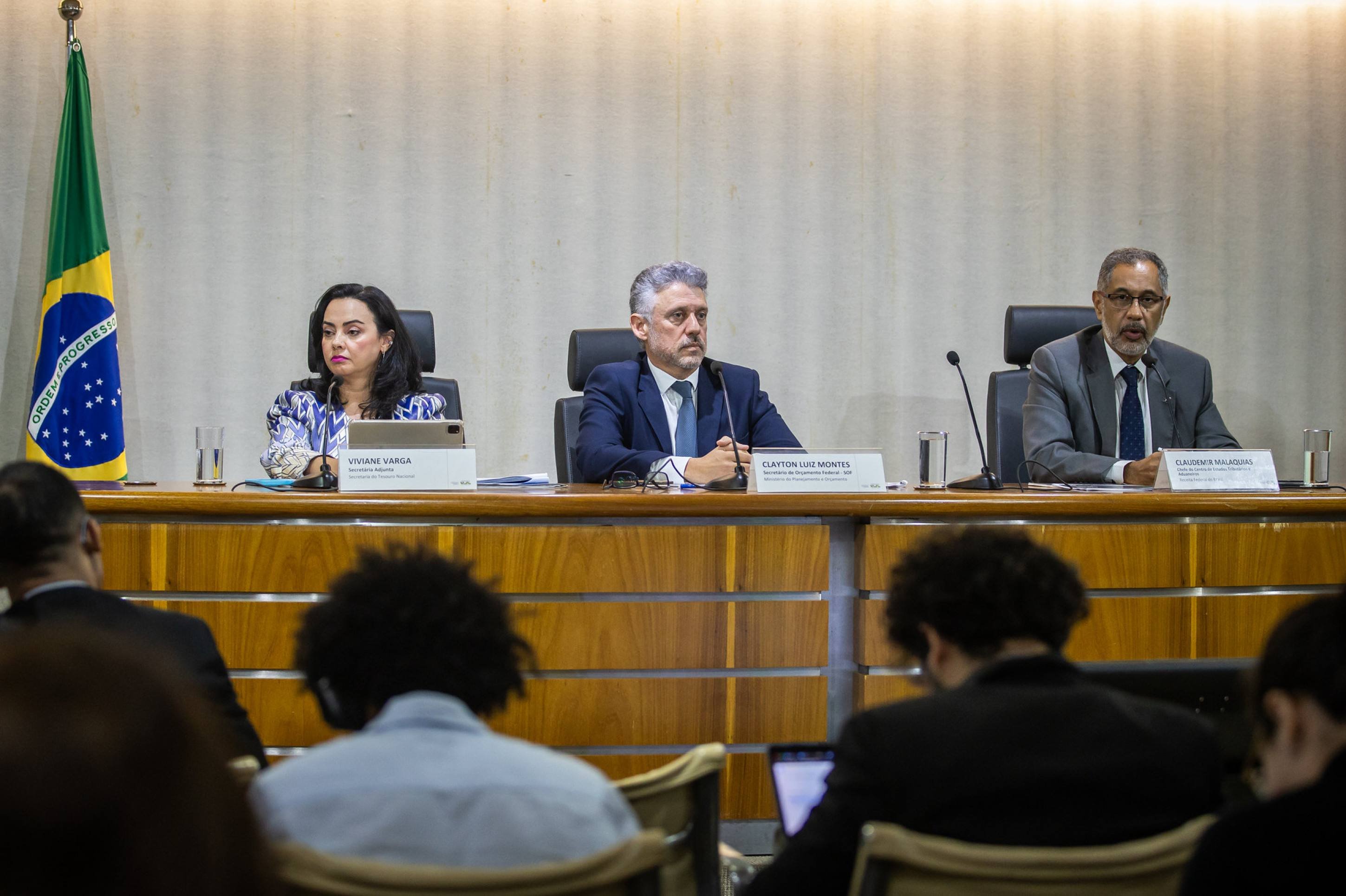Especialistas criticam excesso de otimismo nas estimativas do PLDO Especialistas criticam excesso de otimismo nas estimativas do PLDO