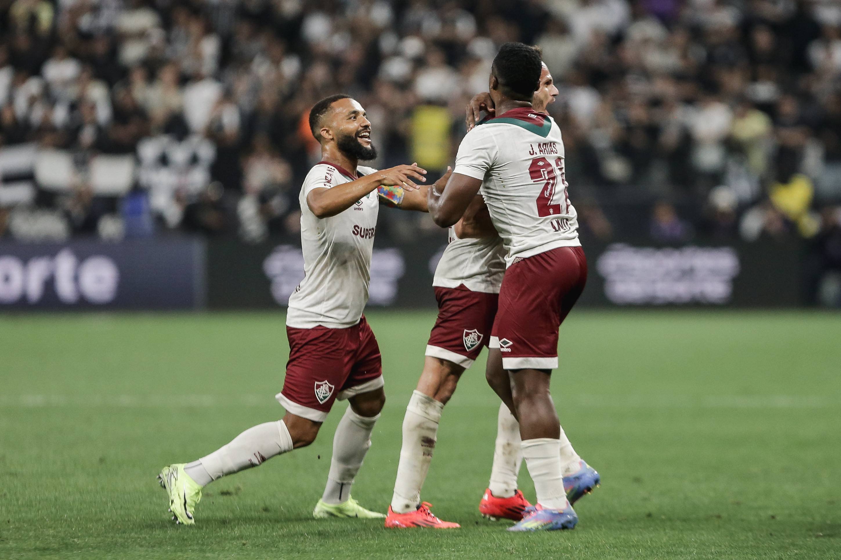 Fluminense vence Corinthians e engata quarta vitória com Renato Gaúcho