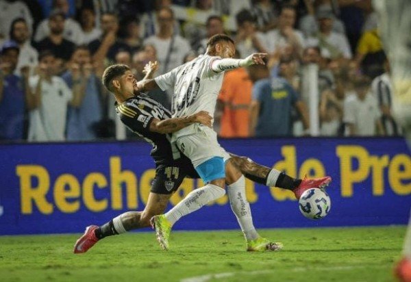 RUBENS - Jogador polivalente, mas não foi bem. Deixou a desejar no ataque e na defesa. O único ponto positivo é que é um jogador que luta os 90 minutos. NOTA: 5,0 - Foto: Pedro Souza / Atlético