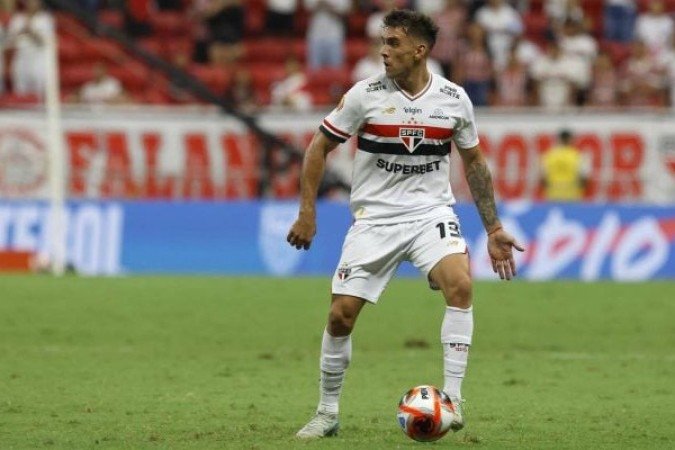 ENZO DÍAZ – Entrou no lugar de Wendell. Muito discreto em campo. Nota: 5,0 Foto: Rubens Chiri / São Paulo FC