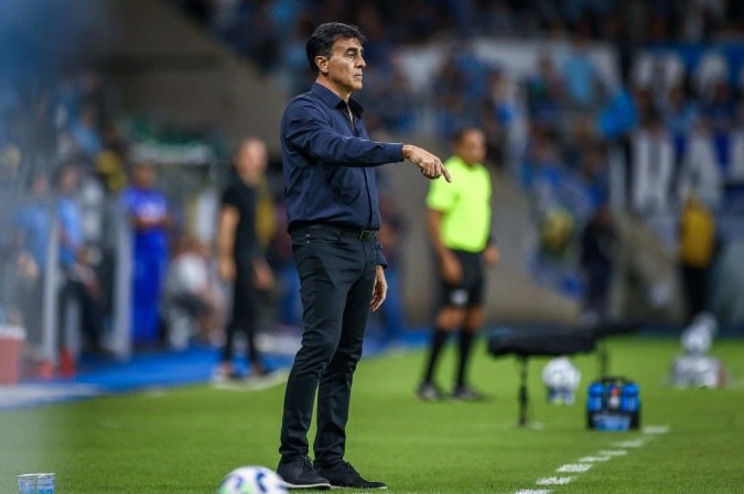 Gustavo Quinteros não resistiu e está demitido pelo Grêmio - (crédito: Lucas Uebel/Gremio FBPA) Gustavo Quinteros não resistiu e está demitido pelo Grêmio - (crédito: Lucas Uebel/Gremio FBPA)