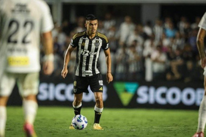 FAUSTO VERA - Não conseguiu proteger bem o sistema defensivo e teve uma atuação abaixo da média. Mesmo assim ainda é um jogador importante para o funcionamento do meio-campo. NOTA: 5,0 - Foto: Pedro Souza / Atlético