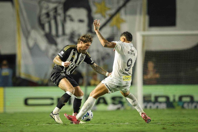 Time alvinegro teve boa atuação no primeiro tempo e construiu importante resultado na Vila Belmiro - (crédito: Pedro Souza/Atlético) Time alvinegro teve boa atuação no primeiro tempo e construiu importante resultado na Vila Belmiro - (crédito: Pedro Souza/Atlético)