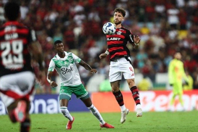 LÉO PEREIRA – Atuação sólida, matando qualquer ataque dos gaúchos pelo seu setor.  NOTA: 7,0. Foto: Gilvan de Souza/Flamengo