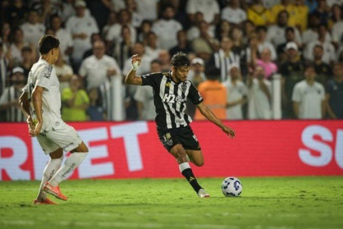 GUSTAVO SCARPA - NÃ£o foi bem. Precisa melhorar as tomadas de decisÃ£o. Insiste muito em cruzamentos e falta precisÃ£o. NOTA: 4,0 - Foto: Pedro Souza / AtlÃ©tico