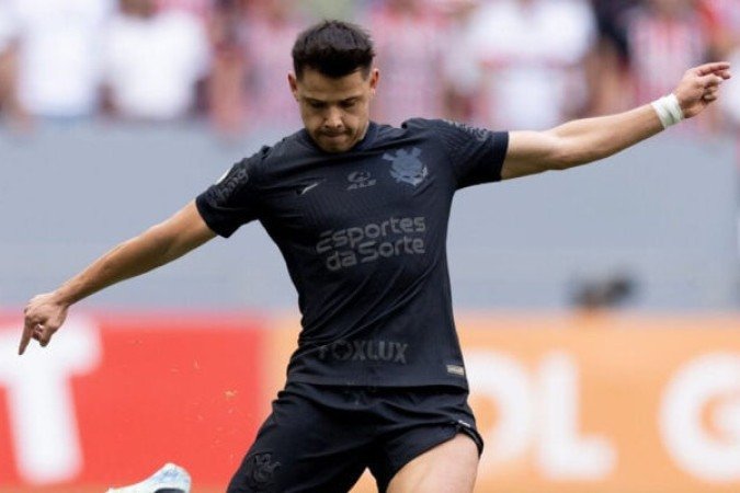 ROMERO - Teve uma atuação discreta. Foi incomodado pela marcação do Fluminense e não conseguiu colaborar muito ofensivamente. NOTA: 5,0  - Foto: Rodrigo Coca/Agência Corinthians 