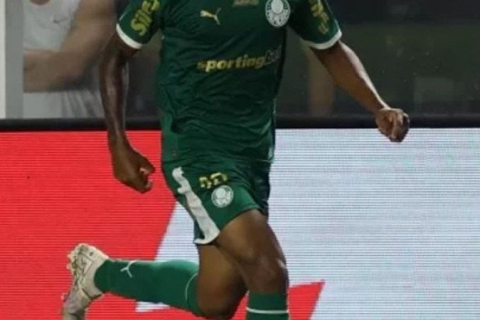 ALLAN - Entrou no lugar de Facundo Torres assumindo a ponta esquerda, ajudou com três desarmes e ainda fez um gol anulado por impedimento. É nome promissor, que volta a ter oportunidades após o período escanteado desde o Paulistão. - Nota: 6.0 - Foto: Cesar Greco/Palmeiras