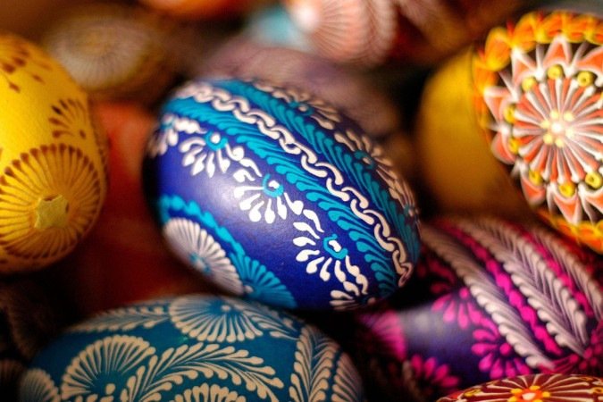 Na Alemanha, os ovos são pendurados nos galhos das árvores, como se fossem bolas de Natal - (crédito: Getty Images) Na Alemanha, os ovos são pendurados nos galhos das árvores, como se fossem bolas de Natal - (crédito: Getty Images)