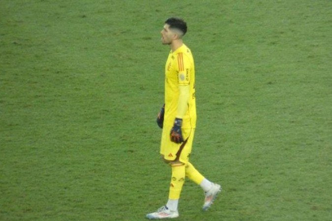 ROSSI – No primeiro tempo, só teve trabalho em recuos e trabalhando com os pés. No segundo tempo, nem isso. Não suou a camisa. NOTA: 6,0. Foto: Lucas Bayer/Jogada10